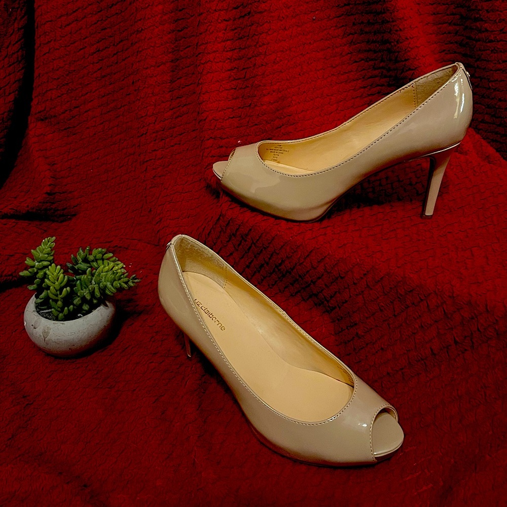 Liz Claiborne Open Toe Patent Leather Heel beige size 7 1/2